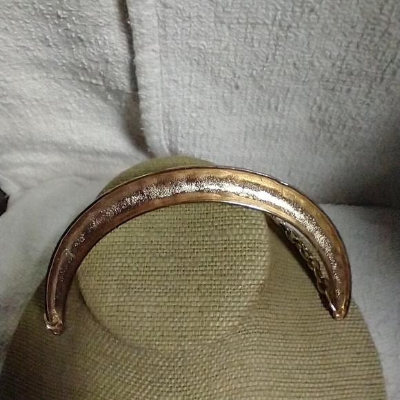 Goldtone solid front chain collar choker necklace - Picture 2 of 3